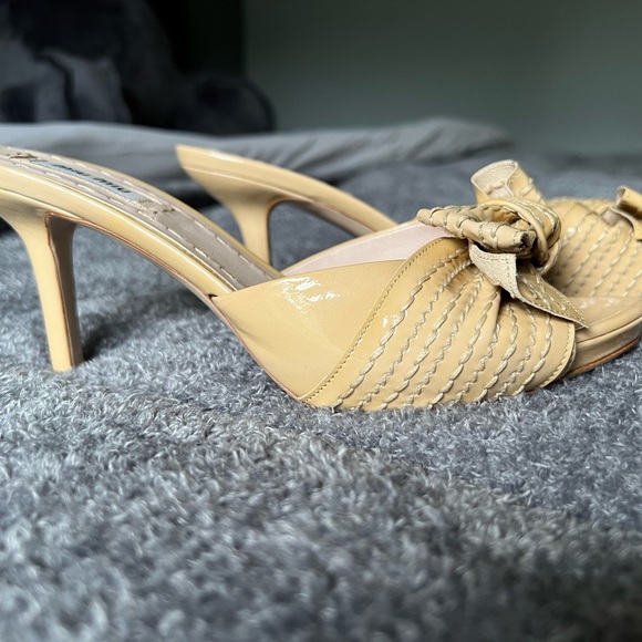 Miu Miu patent leather cream bow backless heel sandals - Picture 2 of 4